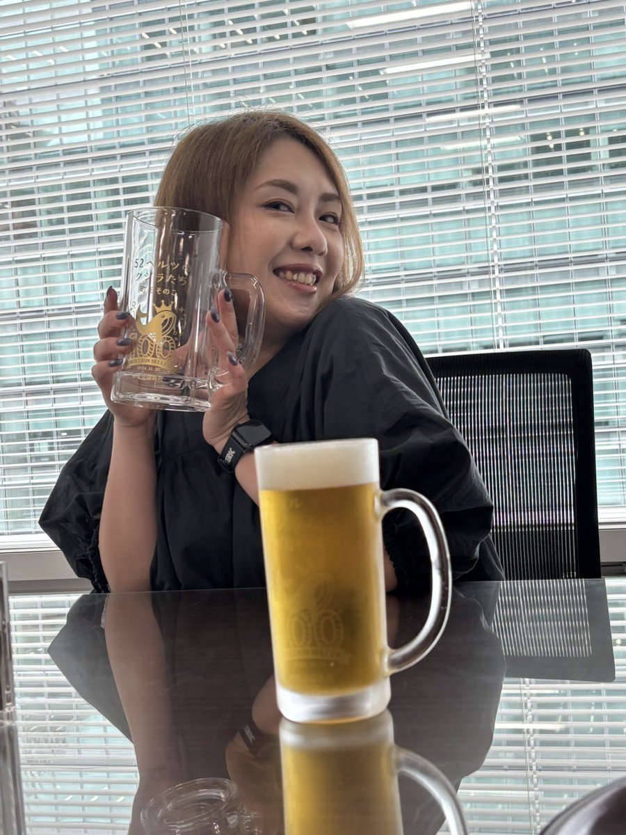 先日中公さんに遊びに行ったら、『52ヘルツのクジラたち』100万部突破記念のお祝いの品々をいただいてしまいました。
めっちゃ嬉しい☺️