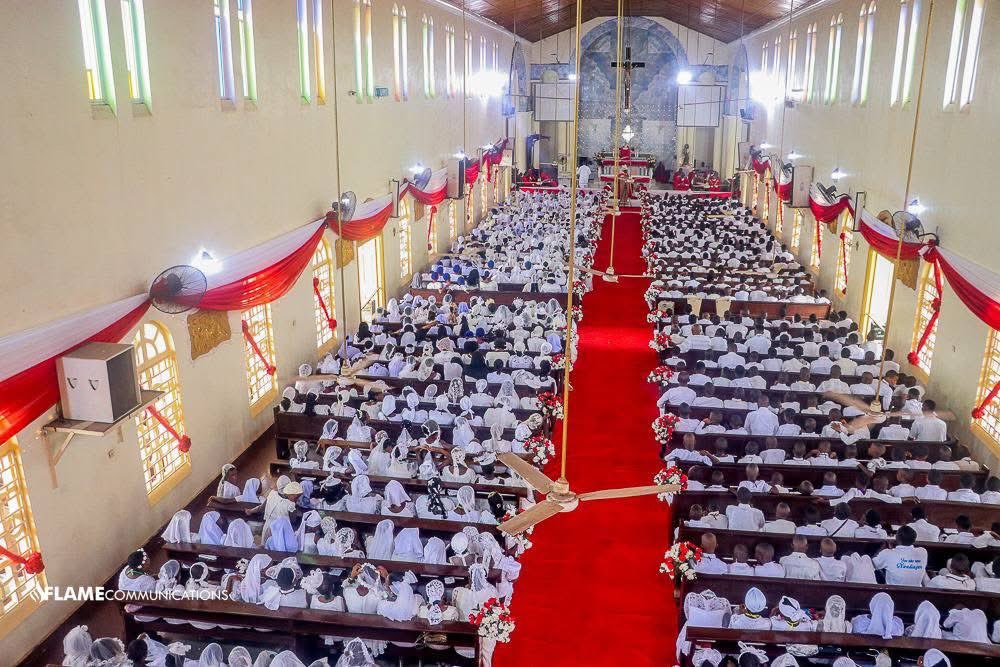 FrCescoofmcap's tweet photo. 983 Candidates received the sacrament of Confirmation in the Catholic Diocese of Enugu, Nigeria on 4th June 2025. The sacrament was administered by the Auxiliary Bishop of Enugu, Most Rev. Ernest Obodo. Congratulations 🙌🏼 #CatholicTwitter https://t.co/JQSOxJREBY
