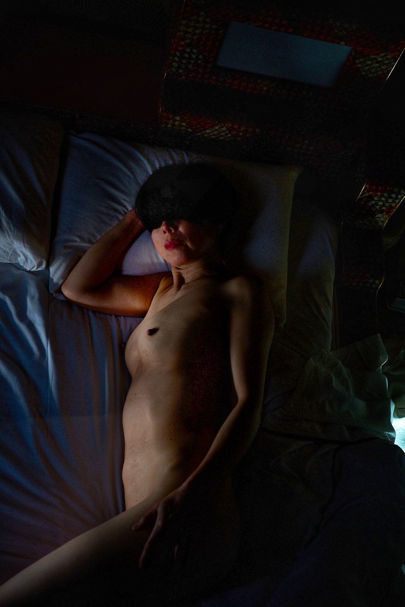 薄暗がりに浮かぶ感じ、陰影があって好き。