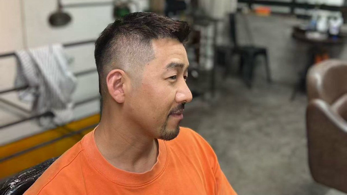 很好，该把脑袋钻进头盔了骑车去了[奸笑]