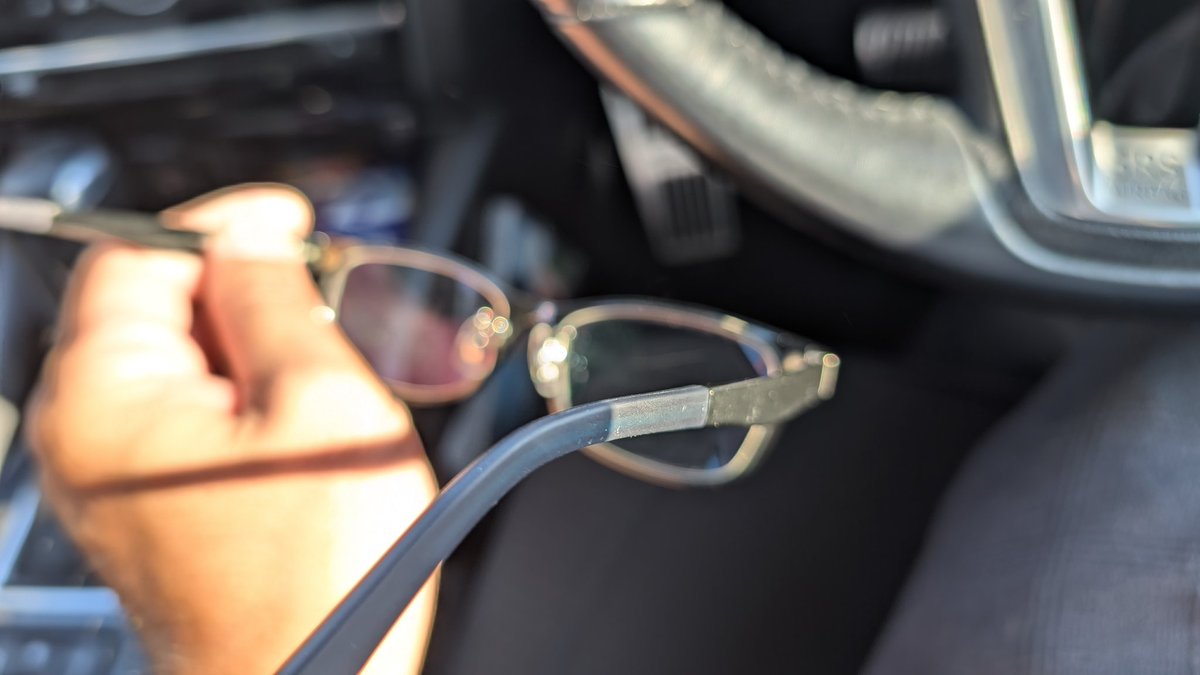 5年も前に買った眼鏡👓️だけど、耳んとこのゴムとか鼻パッドとか無償で交換してくれた。
もしかして、 #JINS って【神’ｓ】と書いてジンズって読む？