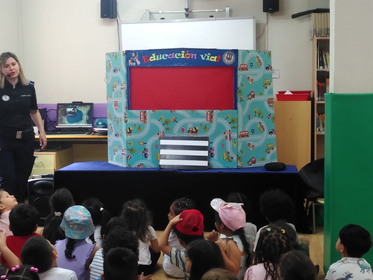 hermanos_pinzon's tweet image. El martes pasado la policía visitó a los alumnos de 4 y 5 años y les enseñaron cosas muy interesantes de educación vial.