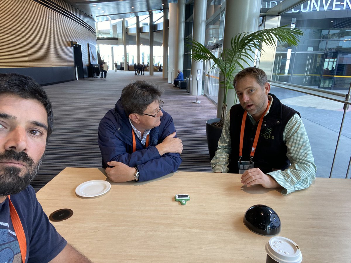 Día 4 #IRC2025 
Sensoramiento remoto y aprendizaje automático para la estimación consumo de forraje en pastoreo, entre 2.4 y 2.8 % del PV según tipo de pastura.
Conversamos con Ben de CERES Tag sobre las caravanas con gps y monitoreo de la actividad en rumiantes.