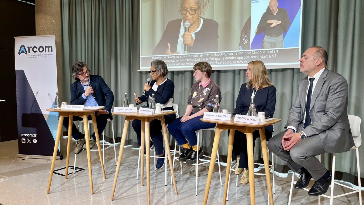 🎙️ #AssisesDeLaRadio | Place à la première table ronde « La radio au cœur des territoires : le média de la confiance et de la proximité ».

Elle est modérée par <a href="/dsiammour/">Didier Si Ammour</a>, avec <a href="/SylvieGengoul/">Sylvie Gengoul</a>, <a href="/victoire2v/">Victoire de Villiers</a>, Justine Mascarilla et <a href="/janfibail/">Jean-Philippe Baille</a>.
