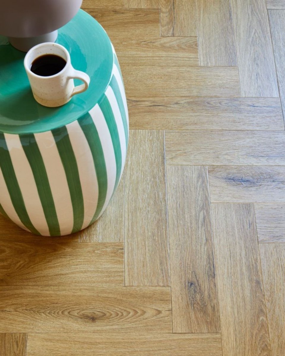 That beautiful look of wood in <a href="/AmticoFlooring/">Amtico</a> format. Langdon Oak from the Form collection is a golden oak with genuine grains &amp; unique knots that radiate warmth &amp; character. Truly versatile, choose from parquet, plank, chevron, broad weave &amp; basket weave styles in our showroom