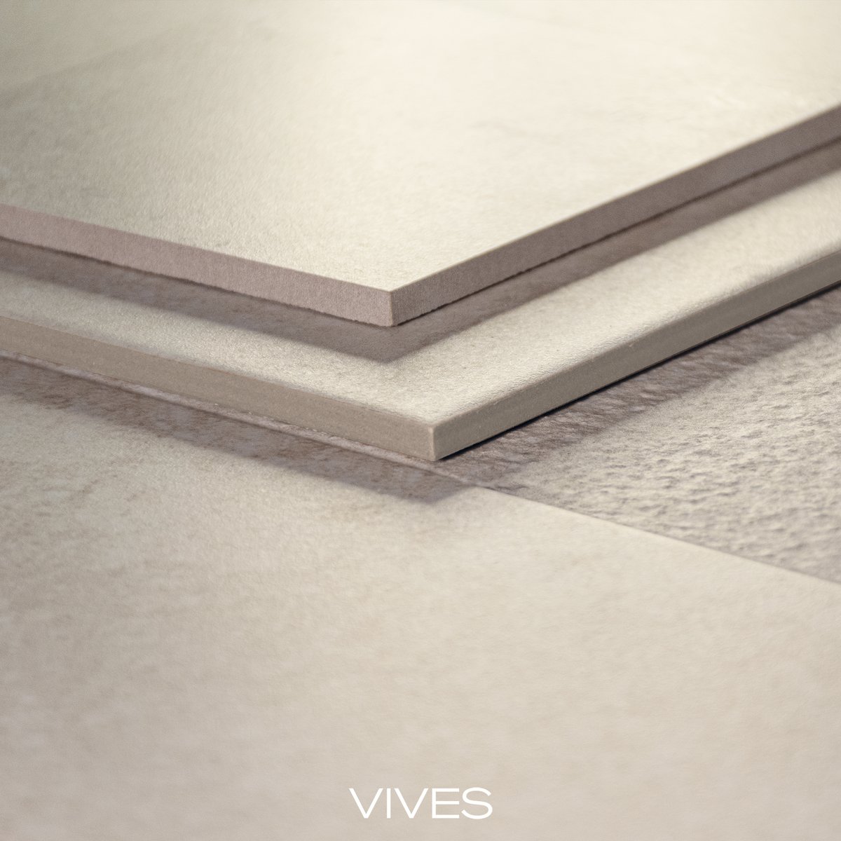 Naturalness, versatility and style for outdoor spaces and swimming pool areas with the different formats with anti-slip characteristics (CTE3 / R11) of Bali Beige porcelain stoneware, from the Bali collection. ow.ly/l6tt50W2yxL #tiles #vives #outdoortiles #swimmingpool