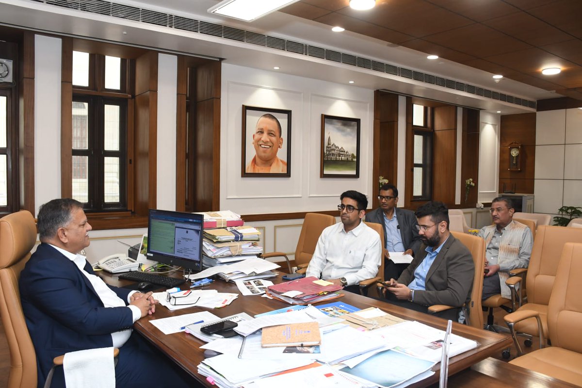 Manojkmr_singh's tweet photo. उत्तर प्रदेश में Agtech के प्रभावी कार्यान्वयन के संबंध में IFC एवं Google प्रतिनिधिमंडल के साथ बैठक कर कृषि क्षेत्र में तकनीकी नवाचार, डेटा आधारित समाधान, किसानों को डिजिटल प्लेटफॉर्म से जोड़ने एवं स्मार्ट कृषि पद्धतियों को बढ़ावा देने पर विस्तृत चर्चा की। https://t.co/xUJ8TK0oj5
