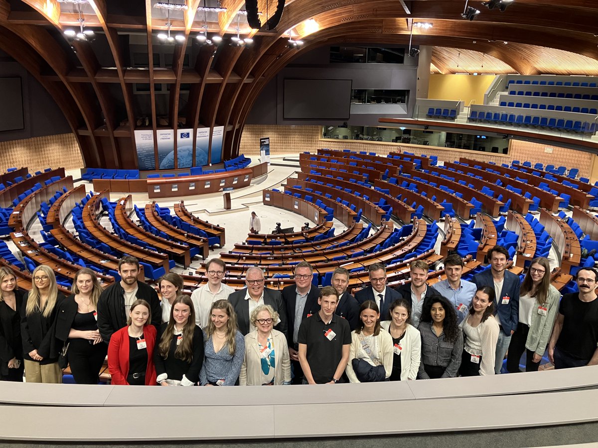 Student:innen der Universität Salzburg 🇦🇹 waren im #Europarat und konnten einen Teil der Octopus-Konferenz auf der Besuchertribüne des Plenarsaals verfolgen. Eine Gelegenheit mitzuerleben, wie sich die Institution für Menschenrechte, Rechtsstaatlichkeit und Demokratie einsetzt!