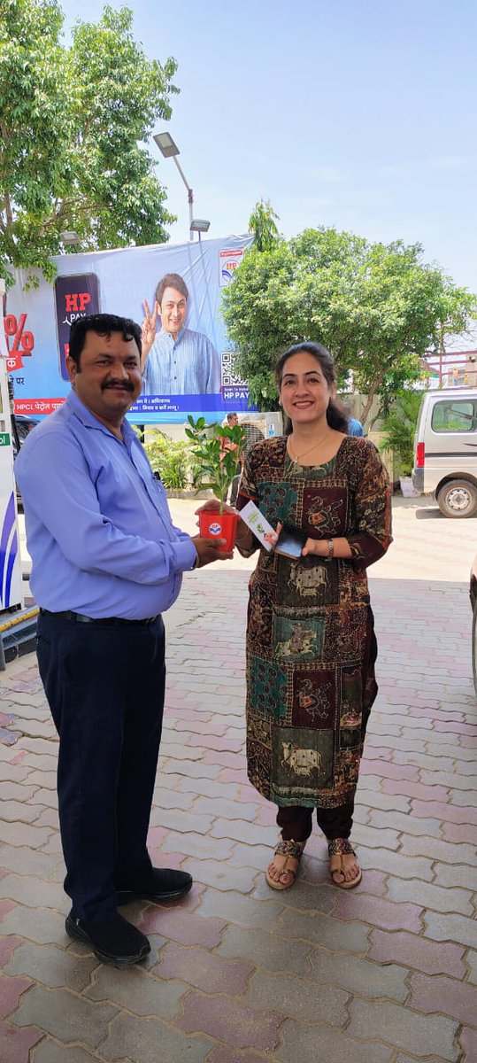World Environment Day Celebrations at HP Hira Fuels by gifting plants to Customers!!! #WorldEnvironmentDay #hpcl