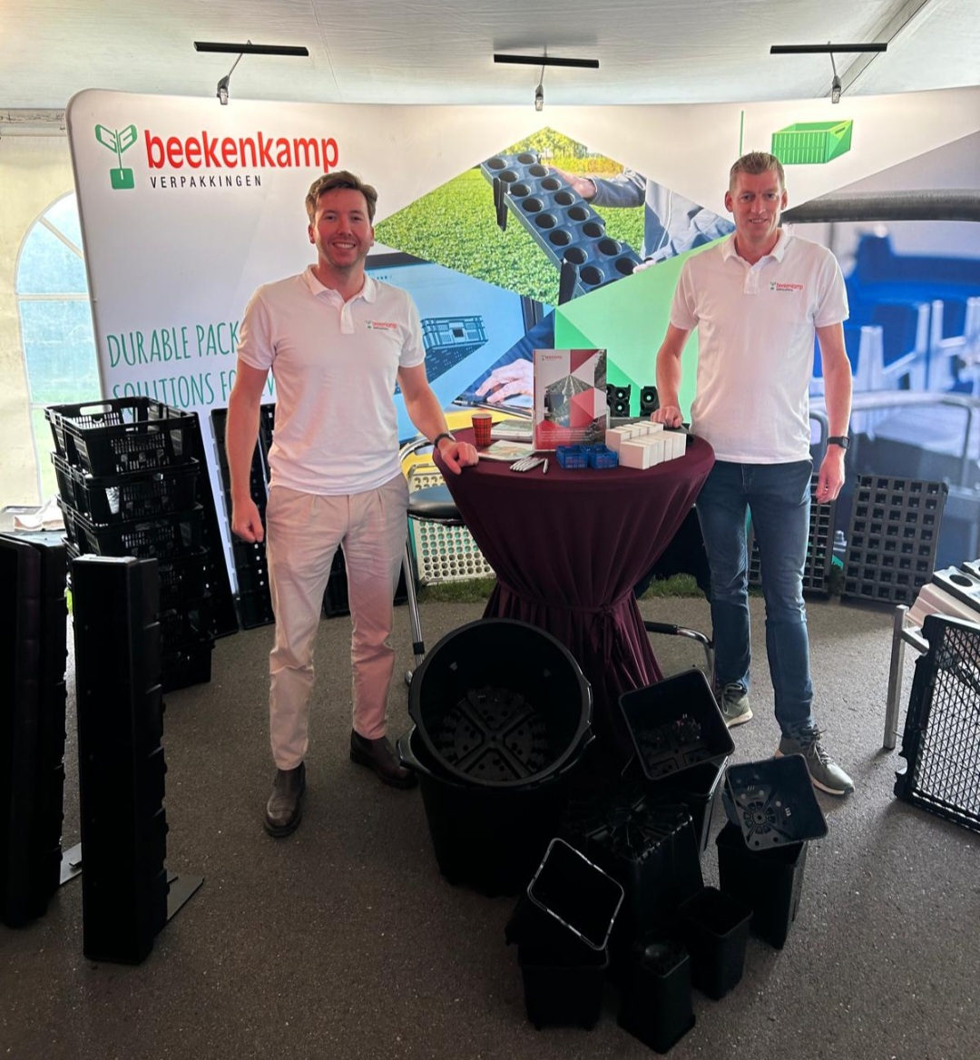 Today we are present at the Delphy ISFC field day in Horst😃

Our colleagues Bob and Joost are ready to answer all your questions about our soft fruit growing solutions!
