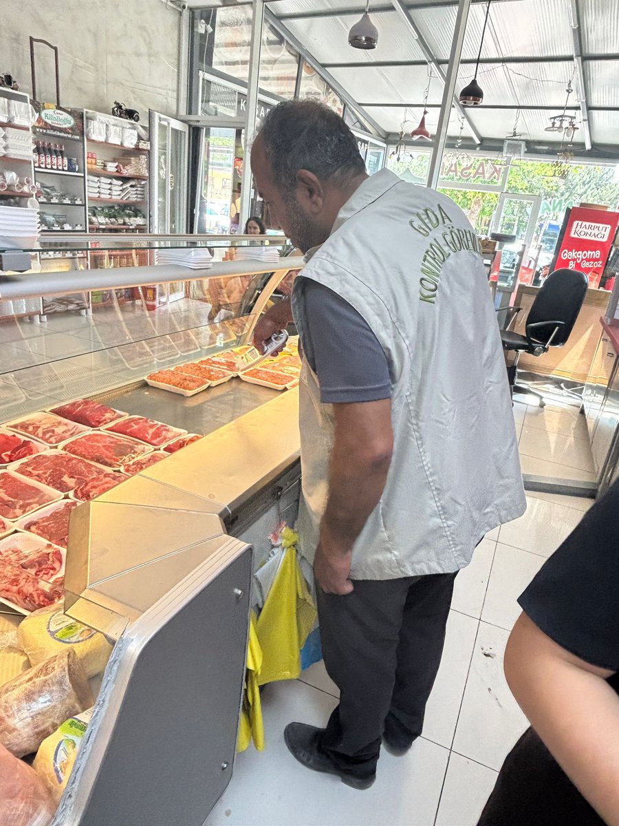 Yaklaşan Kurban Bayramı nedeniyle, vatandaşlarımızın daha huzurlu bir bayram geçirmesi amacıyla, bayram süresince artan tüketim alışkanlıkları göz önünde bulundurularak tatlı, şekerleme ve şekerli mamul üretimi ile satışına yönelik işletmelerde denetimler yoğunlaştırıldı.