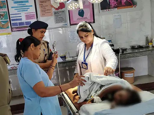 उत्तर प्रदेश के लखनऊ में ढाई साल की दिव्यांग बच्ची से रेप

इतने हरामखोर किस्म के इंसान के लिंग को पब्लिक प्लेस में काटके लटका देना चाहिए 

शर्मशार!!