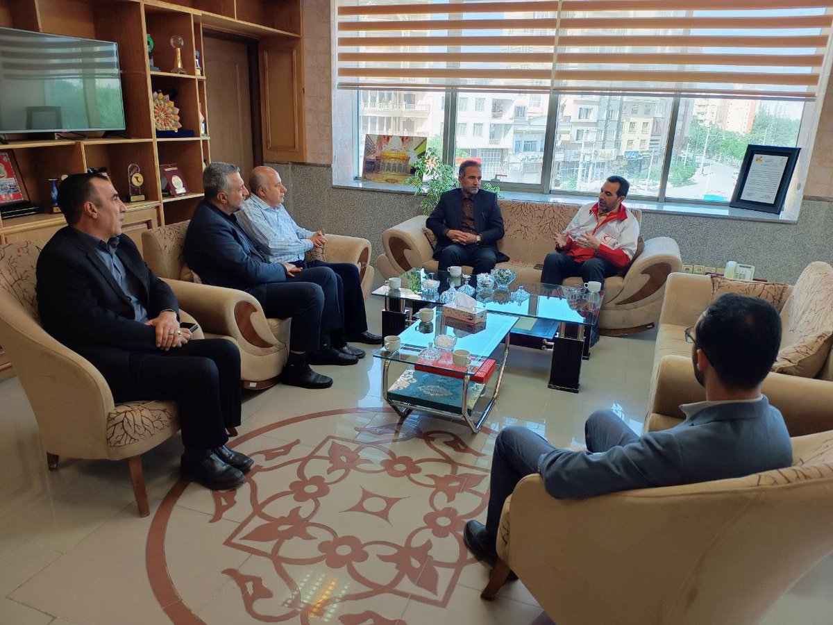 KermanshahRcs's tweet photo. دیدار مدیرکل زندان‌های استان کرمانشاه با سرپرست جمعیت هلال‌احمر در راستای توسعه همکاری‌های 
 این نشست با هدف بررسی و توسعه همکاری‌های متقابل در زمینه‌های آموزشی، بهداشتی و امدادی برای زندانیان و کارکنان زندان‌ها برگزار شد.

#کرمانشاه
#دکتر_یگانه https://t.co/QO9N25ze0P