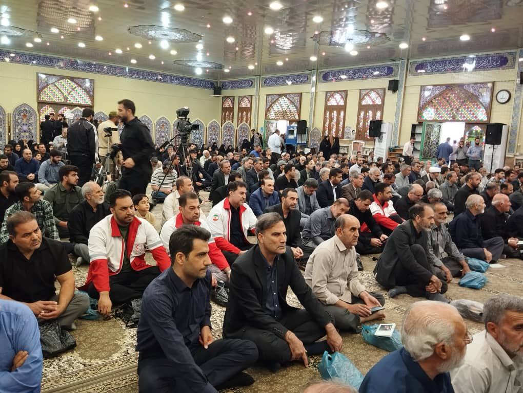 KermanshahRcs's tweet photo. حضور سرپرست جمعیت هلال‌احمر استان کرمانشاه در مراسم ارتحال حضرت امام (ره)

 #کرمانشاه
#دکتر_یگانه https://t.co/RsLE2729Za