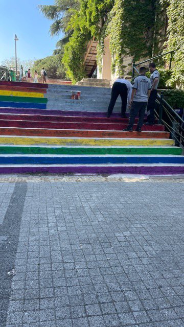 renklerden de nefret ediyor..