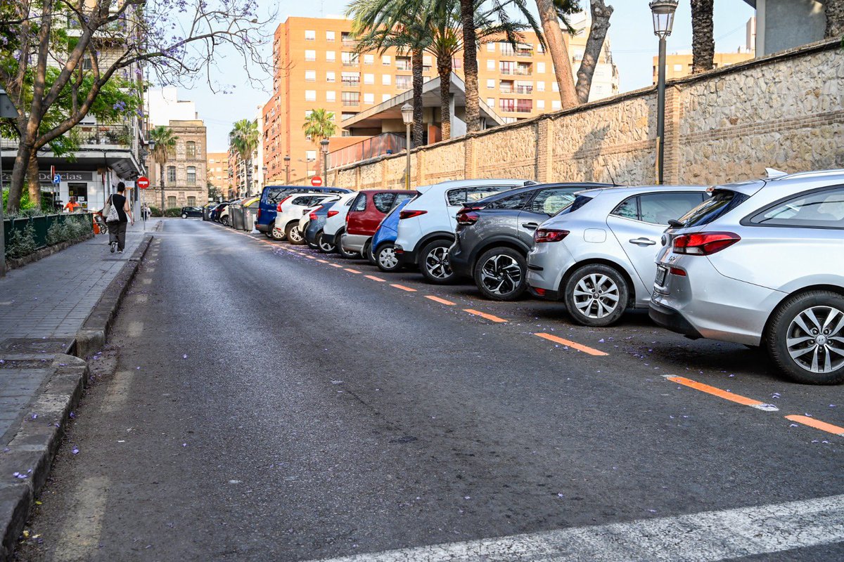 🟠Obert el termini per a sol•licitar el distintiu de resident al #barri de la #Petxina i poder aparcar a la zona taronja🚘
Els treballs de pintura ja han començat i la #ZonaORA entrarà en funcionament el 23 de juny
💻Tràmit en oficines municipals o👉 f.mtr.cool/hyvtagzxtc