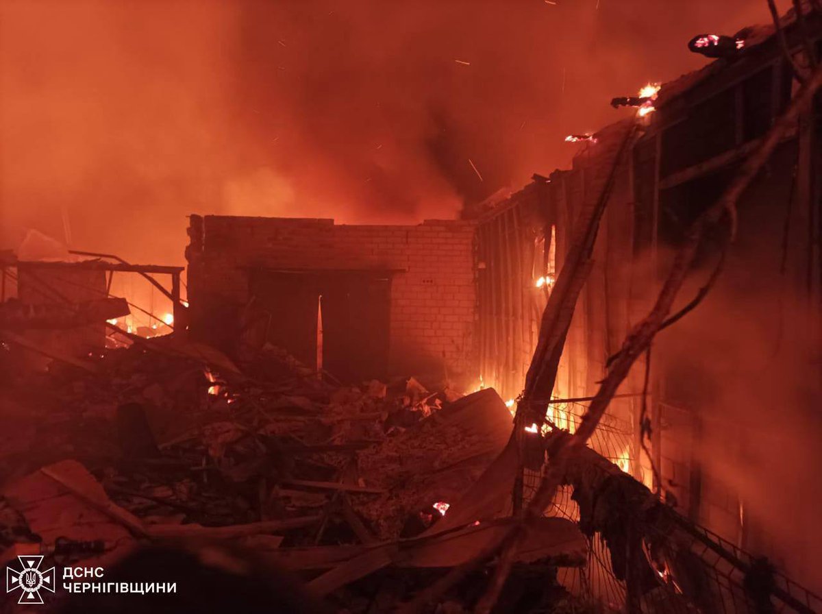 The Ukrainian rescue service reports: last night, six Russian-Iranian Shaheds attacked Pryluky, in the Chernihiv region.

One of the firefighters arrived with his colleagues to extinguish a fire… only to find it was his own house in flames.

His entire family was killed: his