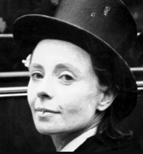 Museu d'Història (@mhistoriacat) on Twitter photo 📅 #TalDiaComAvui de 1940 nasqué a Barcelona Helena Valentí, escriptora.
✍️ Entre les seves obres, destaquen ‘L'amor adult’, un recull de contes publicat el 1977, i obres com ‘La solitud d'Anna’ (1980).
tuit.cat/p50dX 📅 #TalDiaComAvui de 1940 nasqué a Barcelona Helena Valentí, escriptora.
✍️ Entre les seves obres, destaquen ‘L'amor adult’, un recull de contes publicat el 1977, i obres com ‘La solitud d'Anna’ (1980).
tuit.cat/p50dX