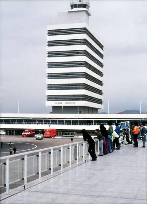 El acceso al nuevo Jorge Chávez vía transporte público es pésimo.

El acceso peatonal NO EXISTE.

Recuperemos el antiguo aeropuerto para vuelos nacionales!