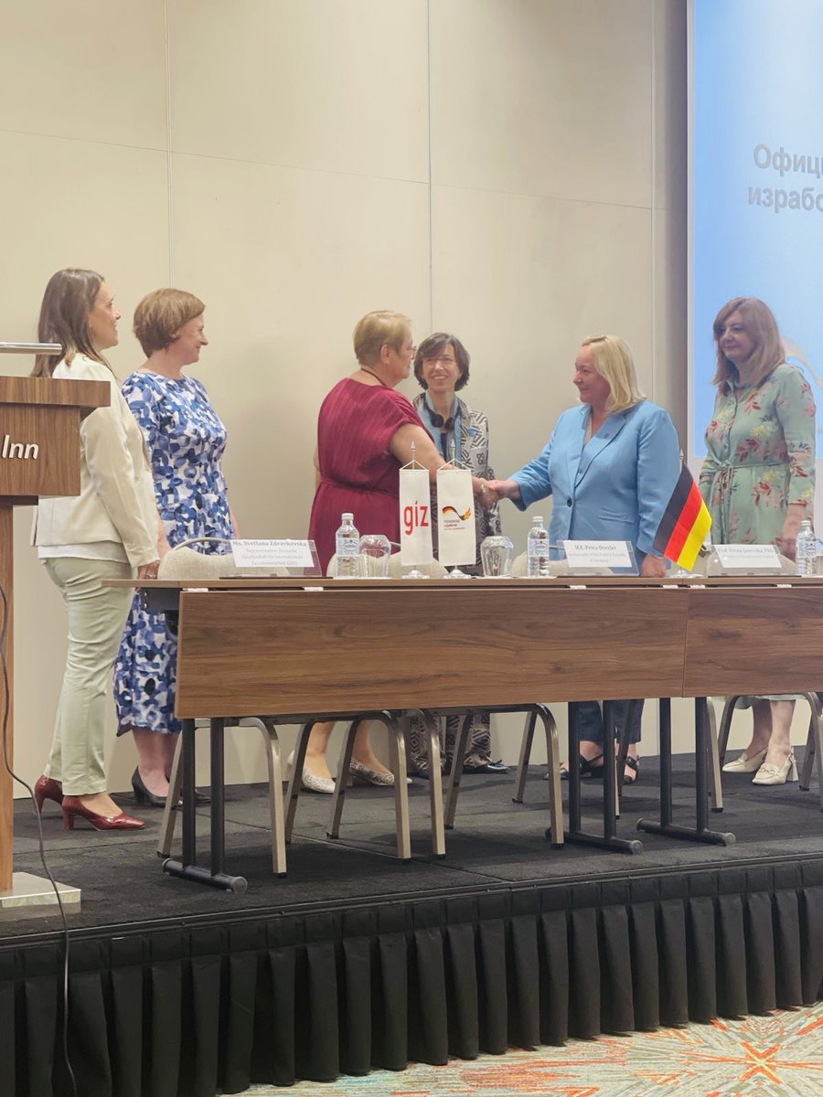Anna Chernyshova (@anyachernyshova) on Twitter photo Proud to be part of the signing of the Letter of Exchange for the New Strategy for Education 2026-2032! Together with @MoES_NMacedonia, <a href="/GermanAmbSkopje/">Petra Drexler, Ambassador</a> <a href="/UNICEFMK/">UNICEF MK</a> , <a href="/UNDPMK/">UNDP MK</a>, and <a href="/WorldBank/">World Bank</a>, we are committed to building a brighter educational future in North Macedonia. Proud to be part of the signing of the Letter of Exchange for the New Strategy for Education 2026-2032! Together with @MoES_NMacedonia, <a href="/GermanAmbSkopje/">Petra Drexler, Ambassador</a> <a href="/UNICEFMK/">UNICEF MK</a> , <a href="/UNDPMK/">UNDP MK</a>, and <a href="/WorldBank/">World Bank</a>, we are committed to building a brighter educational future in North Macedonia.