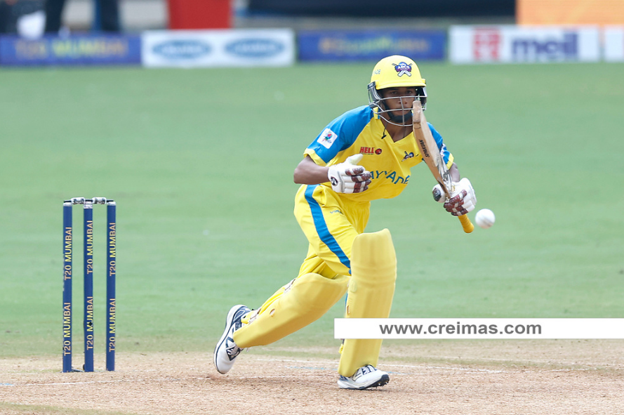 Dcreimas's tweet photo. ARCS Andheri 62-2 after the power play.
They need 115 in 14 overs.
#T20Mumbai #AalaReAglaStarFor 
For latest pictures click to: https://t.co/fO1cgOuaWB https://t.co/MlY43d7K78