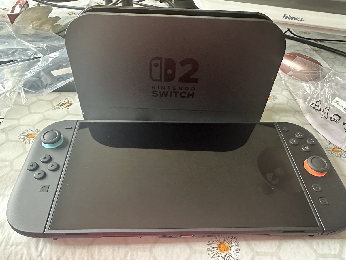 BeigeCat9's tweet image. My switch 2 is here! #Switch2