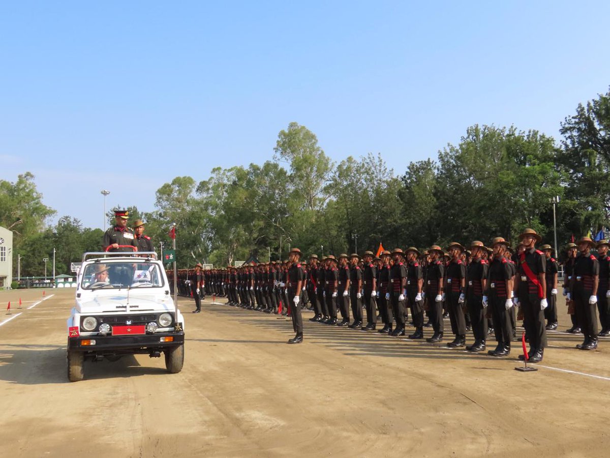 westerncomd_IA's tweet photo. #InServiceOfNation
#AGNIPATH
In an impressive attestation parade held at the historic Salaria Stadium of 14 Gorkha Training Centre, #Subathu,
158 #AGNIVEERS passed out after successful completion of their basic military training. The AGNIVEERS in impeccable turnout marching proudly to the patriotic tunes took oath of allegiance to Republic of India in the presence of their proud parents.
@adgpi
@prodefencechan1