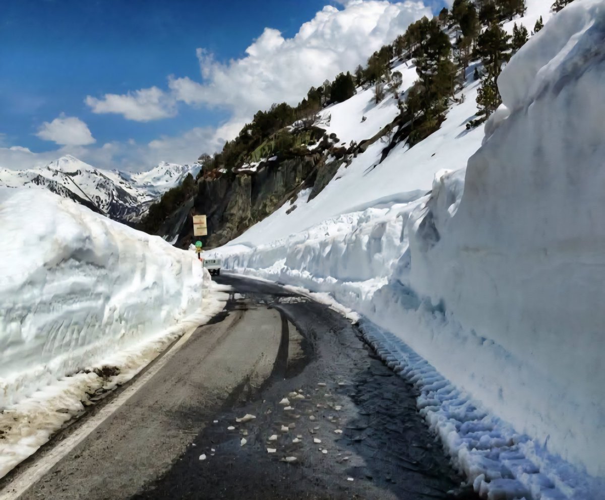 Marc Gassó Torrents (@meteogasso) on Twitter photo Mireu com estava el sector de La Coma a <a href="/OrdinoArcalis/">Ordino Arcalís</a> (Andorra) avui fa 12 anys. Aquell hivern 2012-2013 va assolir rècords d'acumulació de neu al Pirineu. A <a href="/baqueira_beret/">Baqueira Beret</a> es van arribar a acumular 14,56m en tota la temporada! Una bestiessa! 😍❄️👌🏻 📸: Esquiclub. Mireu com estava el sector de La Coma a <a href="/OrdinoArcalis/">Ordino Arcalís</a> (Andorra) avui fa 12 anys. Aquell hivern 2012-2013 va assolir rècords d'acumulació de neu al Pirineu. A <a href="/baqueira_beret/">Baqueira Beret</a> es van arribar a acumular 14,56m en tota la temporada! Una bestiessa! 😍❄️👌🏻 📸: Esquiclub.
