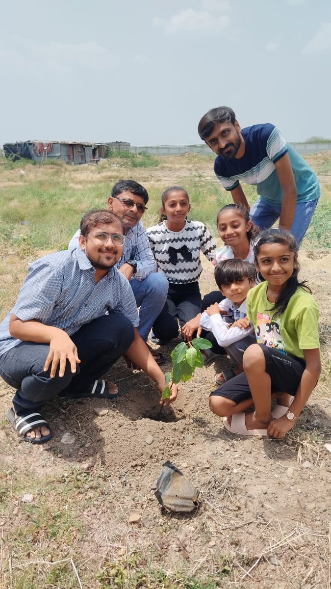 RSCBhavnagar's tweet photo. One of the best ways to celebrate the #WorldEnvironmentDay is to tell the future generations about the importance of environment and motivate them to plant more trees. Today, a special drive of tree plantation was organised @RSCBhavnagar to celebrate the #WorldEnvironmentDay https://t.co/yOpFS6bPgH