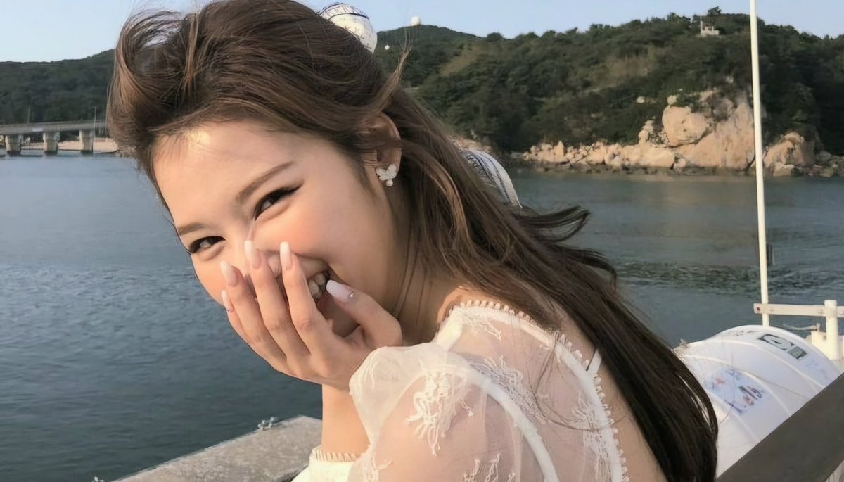 storybyshimmer's tweet photo. hs x oc au | marry me at 30 
#twiceteenau

kirby (hs) is an idol who has never broken the rules of his 'no dating until 30' contract. 

that is, until someone else asks you out. https://t.co/vNsoJvbzBC