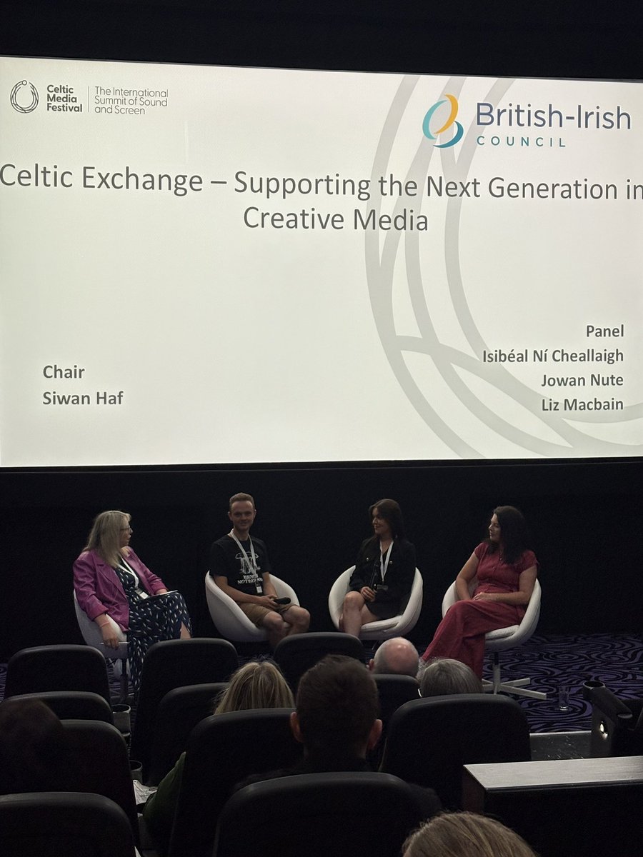 MGALBA's tweet image. Bha MG ALBA gu math trang aig @CelticMediaFest an-dè.

Bha ar co-obraiche, Liz MacBain, agus ar Cathraiche, Iain Moireasdan, an sàs ann am panailean inntinneach &amp;amp; brosnachail 🙌

Fantastic first day at CMF 2025!