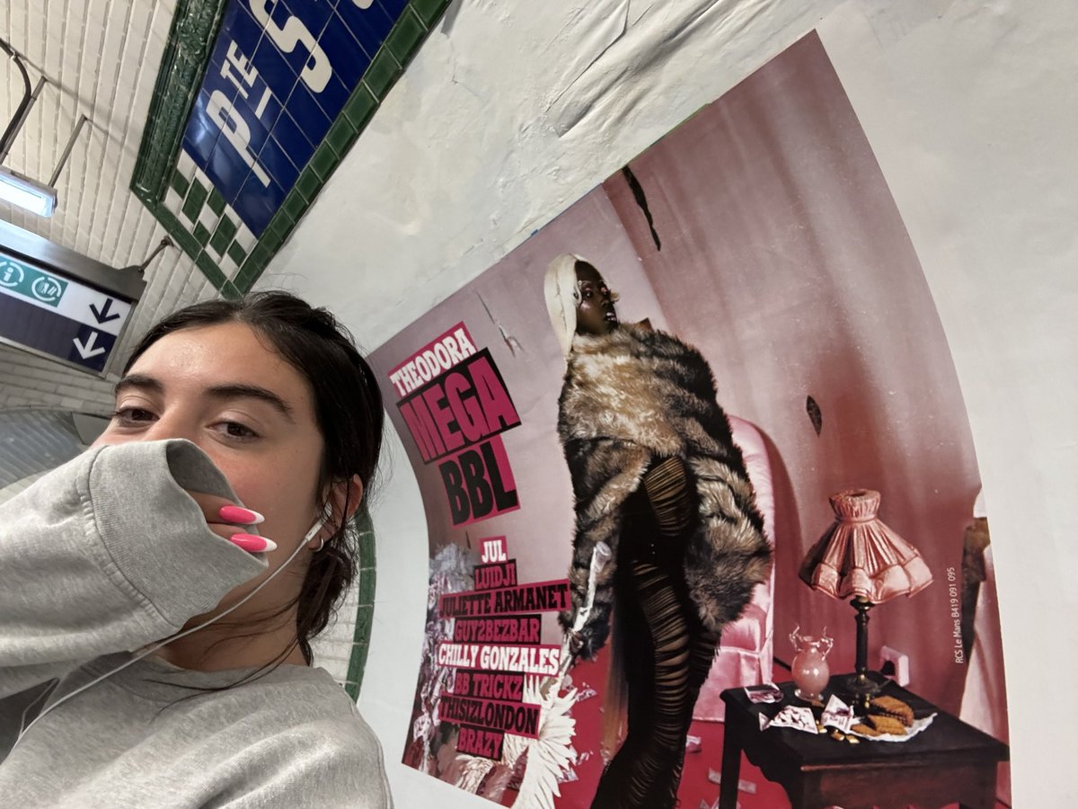 heyimleaaaa's tweet image. en tant que parisienne je suis super heureuse eh #boss #lady