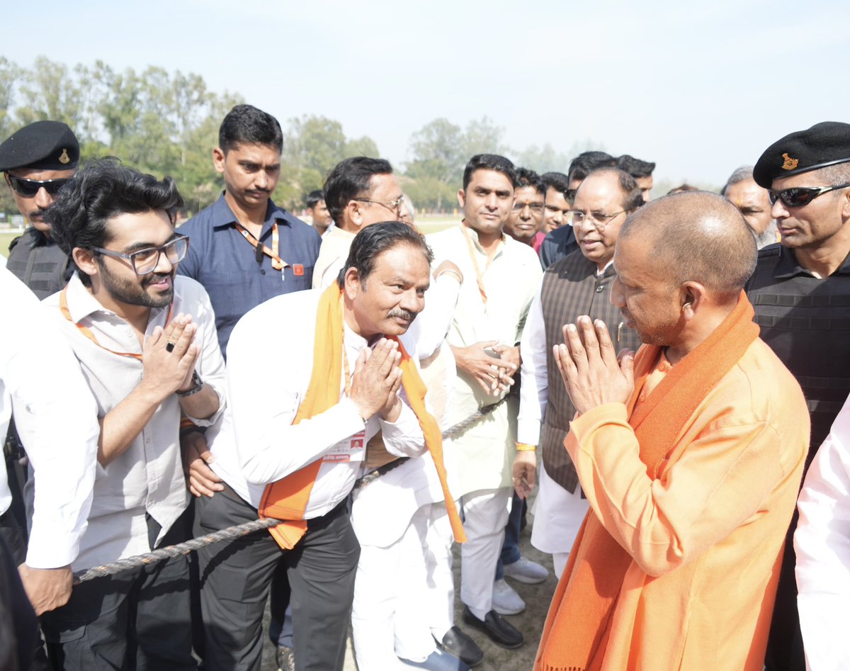 itsmanantomar's tweet photo. उत्तर प्रदेश के माननीय मुख्यमंत्री श्री योगी आदित्यनाथ महराज जी को जन्मदिन की हार्दिक शुभकामनाएँ!
आपका नेतृत्व और तप हम सभी के लिए प्रेरणा है।
ईश्वर आपको स्वस्थ और दीर्घायु रखें।
आपके आशीर्वाद के लिए धन्यवाद।
जय हिंद 🙏

@myogiadityanath #YogiAdityanath https://t.co/FdgNmtJSvd
