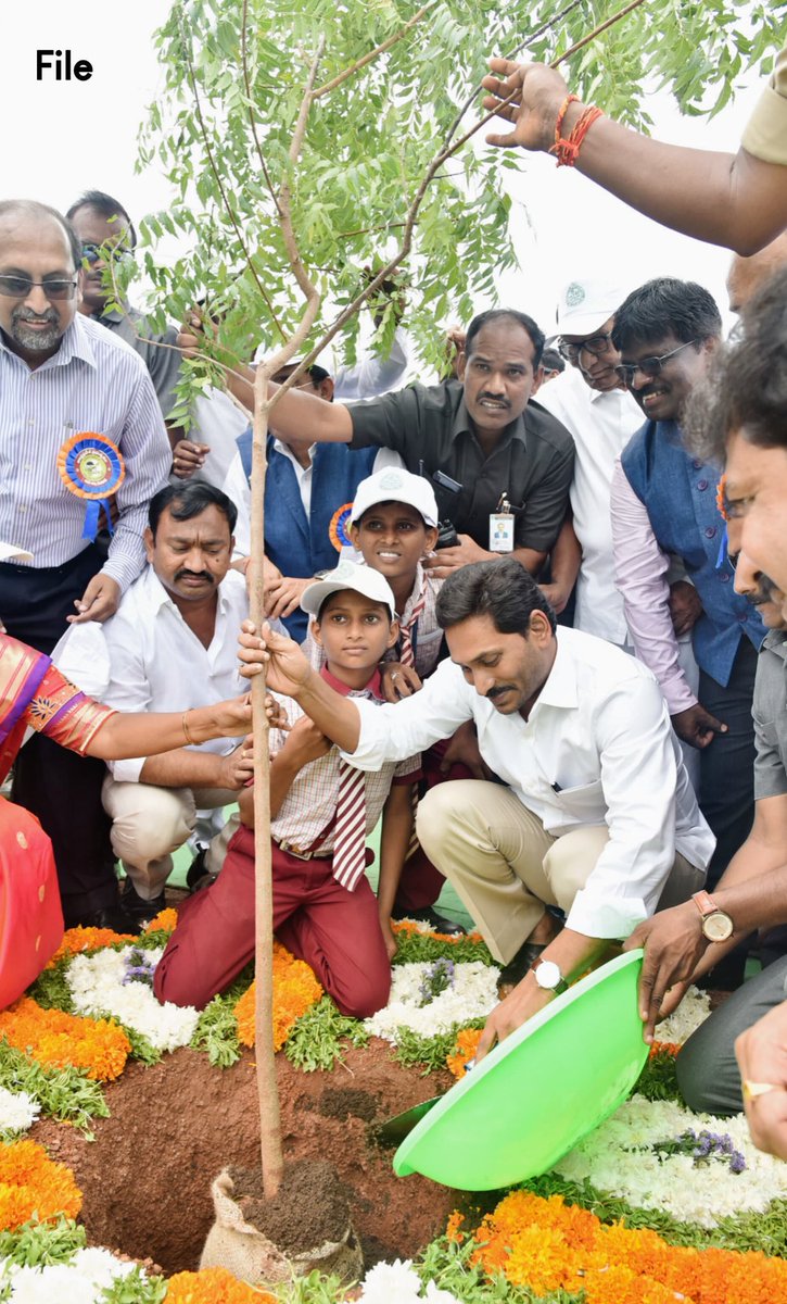ఈ భూమండలాన్ని ప్లాస్టిక్‌ భూతం కమ్మేస్తోంది. ప్లాస్టిక్‌ను నిరోధించడం ద్వారా పర్యావరణాన్ని కాపాడుకోవాలంటూ ప్రపంచ పర్యావరణ దినోత్సవం రోజున ఐక్యరాజ్యసమితి ఇచ్చిన సందేశం అత్యంత ప్రాధాన్యమైనది. 
పర్యావరణ పరిరక్షణతోనే మానవాళి మనుగడ ఇమిడి ఉందనేది అక్షర సత్యం - దీనికి మనమంతా బద్ధులై