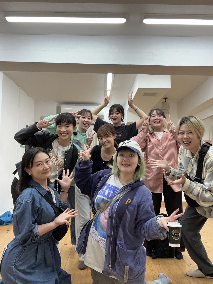 momoepetit's tweet photo. #現場の手前の稽古場 シーズン梅雨
ジャンアヌイの「ひばり」を！

ジャンヌとシャルルのシーンから
相手の変化を感じ取ったり
相手に熱量を届け続けたり
古典台本の面白さを知ることができて、またたくさんの収穫を得られたシーズン🔥

もっともっと芝居が楽しくなった3日間でした！！！ https://t.co/Z4pmp2H5tX