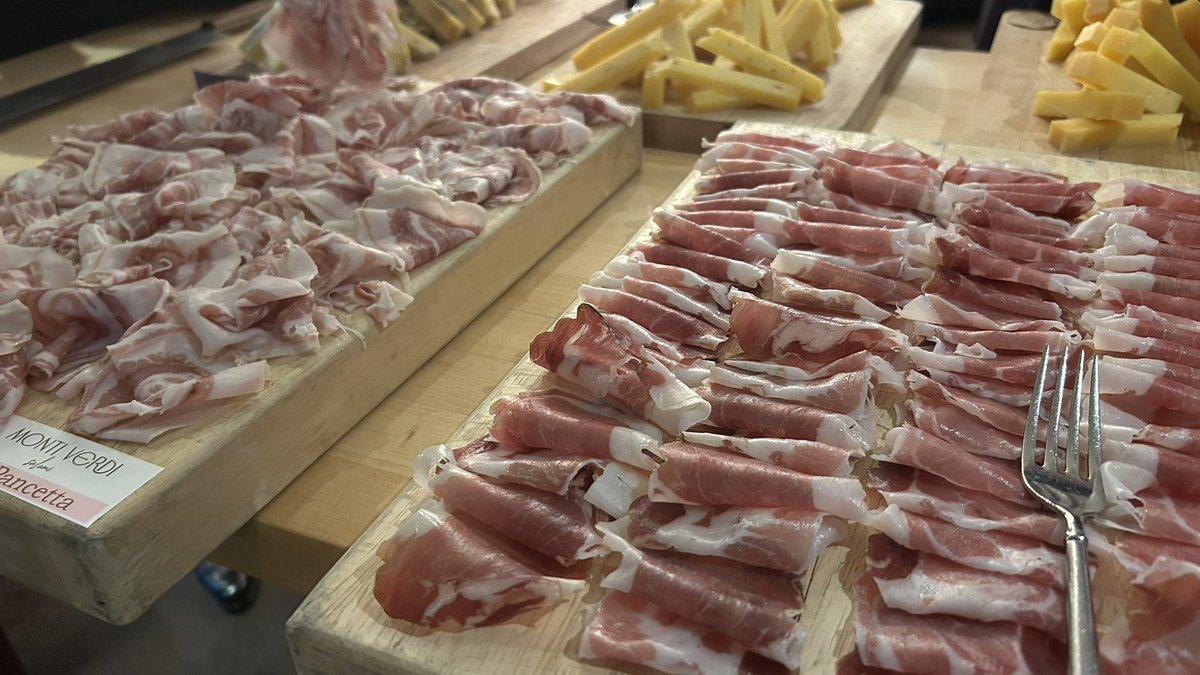 Celebrating #Vt agriculture with <a href="/ArnaldoMinuti/">Arnaldo Minuti</a> <a href="/ItalyinBoston/">Italy in Boston</a> in Vermont. Many thanks to Vermont Italian Culture Association for bringing us together in Essex.  Thank you for supporting #Vt farmers. #meat #cheese #pasta