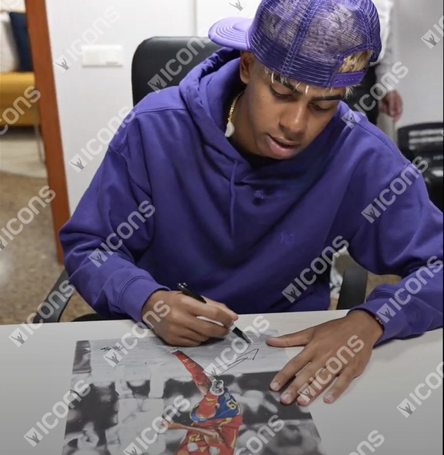 llewellyn_art's tweet image. LAMINE YAMAL SIGNS ✍🏻
Delighted to announce that the @FCBarcelona and @SEFutbol superstar has put pen to paper on my original pencil portrait and limited edition reproductions thanks to @icons_football 🤝
Want to know more, check out the link below 👇🏻
icons.com/offers/special…