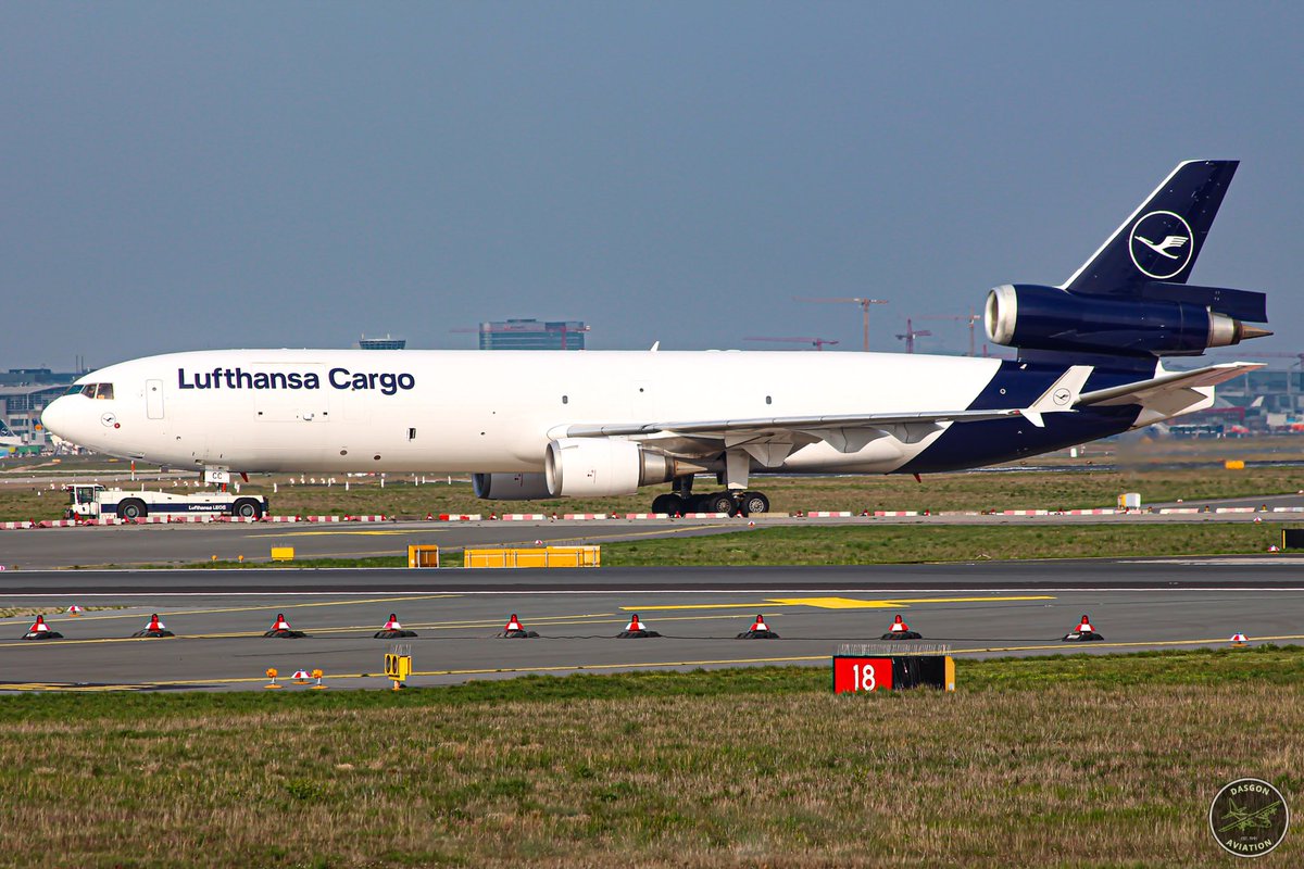David A. González (@dasgonaviation) on Twitter photo Recuerdos de Vietnam😂 con uno de los aviones de mi niñez, el MD-11, en este caso siendo remolcados años atrás en Frankfurt en su versión carguera operado por Lufthansa Cargo🇩🇪
<a href="/Spottersbcn/">Spotters-barcelona-el-prat oficial</a>
#aviation #spotting #frankfurt #taxiing #mcdonnelldouglas #md11 #lufthansa #passion Recuerdos de Vietnam😂 con uno de los aviones de mi niñez, el MD-11, en este caso siendo remolcados años atrás en Frankfurt en su versión carguera operado por Lufthansa Cargo🇩🇪
<a href="/Spottersbcn/">Spotters-barcelona-el-prat oficial</a>
#aviation #spotting #frankfurt #taxiing #mcdonnelldouglas #md11 #lufthansa #passion