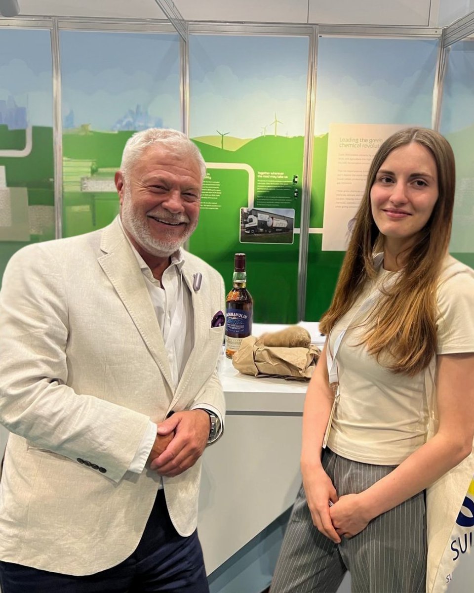 Richmond_Sci's tweet photo. Nick and Delphine had a great time at ChemUK. Someone ask us about why we're posing with a pile of potatoes... https://t.co/H7XtiCZjEv