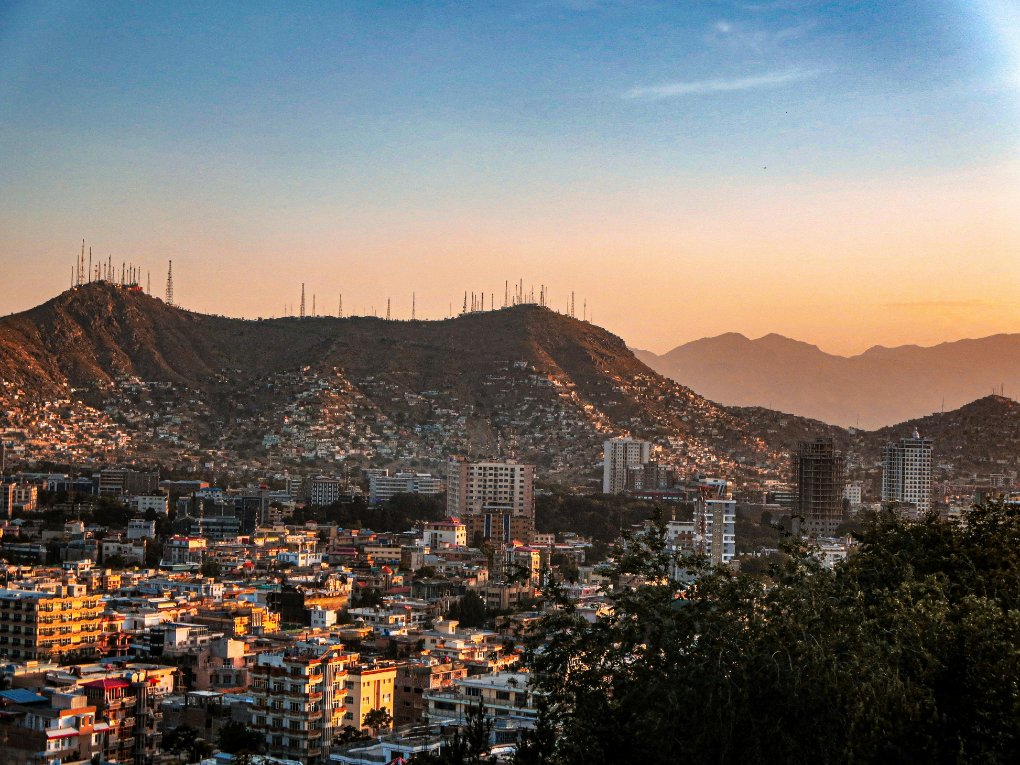 citiesandmemory's tweet image. Can you help? We’re looking for a female voice to record themselves reading out a short, beautiful poem by an Afghan poet, to be incorporated into a composition based on a field recording from Kabul.
DM if you might be interested in helping out as a guest voice. Thank you!
