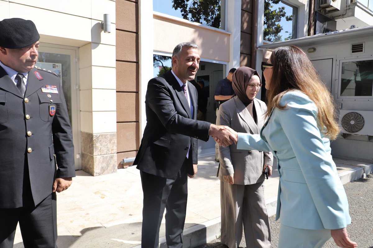 Vali Vekilimiz Sayın Mustafa Güler’in ev sahipliğinde, Polisevi’nde gerçekleşen bayramlaşma programında bir araya geldik. 

Nice bayramlarda birlik ve dayanışma içinde buluşmayı diliyorum.