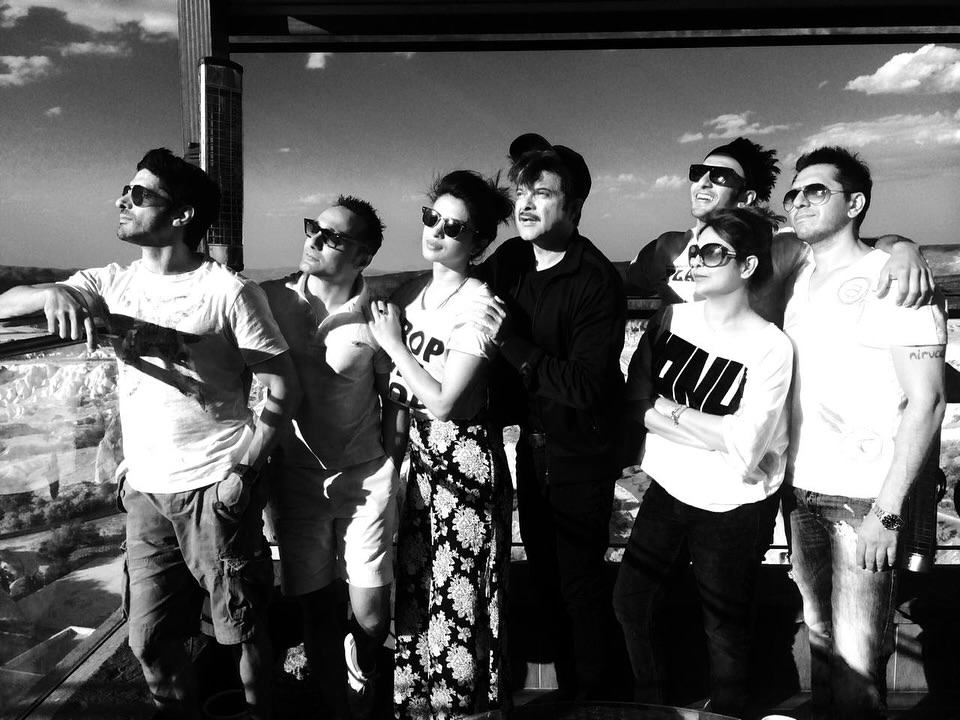 Pune Times (@punetimesonline) on Twitter photo As #DilDhadakneDo marks a decade of its release, <a href="/AnilKapoor/">Anil Kapoor</a> shares some BTS pictures!
#10YearsOfDilDhadakneDo #anilkapoor #ranveersingh #anushkasharma #bollywood As #DilDhadakneDo marks a decade of its release, <a href="/AnilKapoor/">Anil Kapoor</a> shares some BTS pictures!
#10YearsOfDilDhadakneDo #anilkapoor #ranveersingh #anushkasharma #bollywood