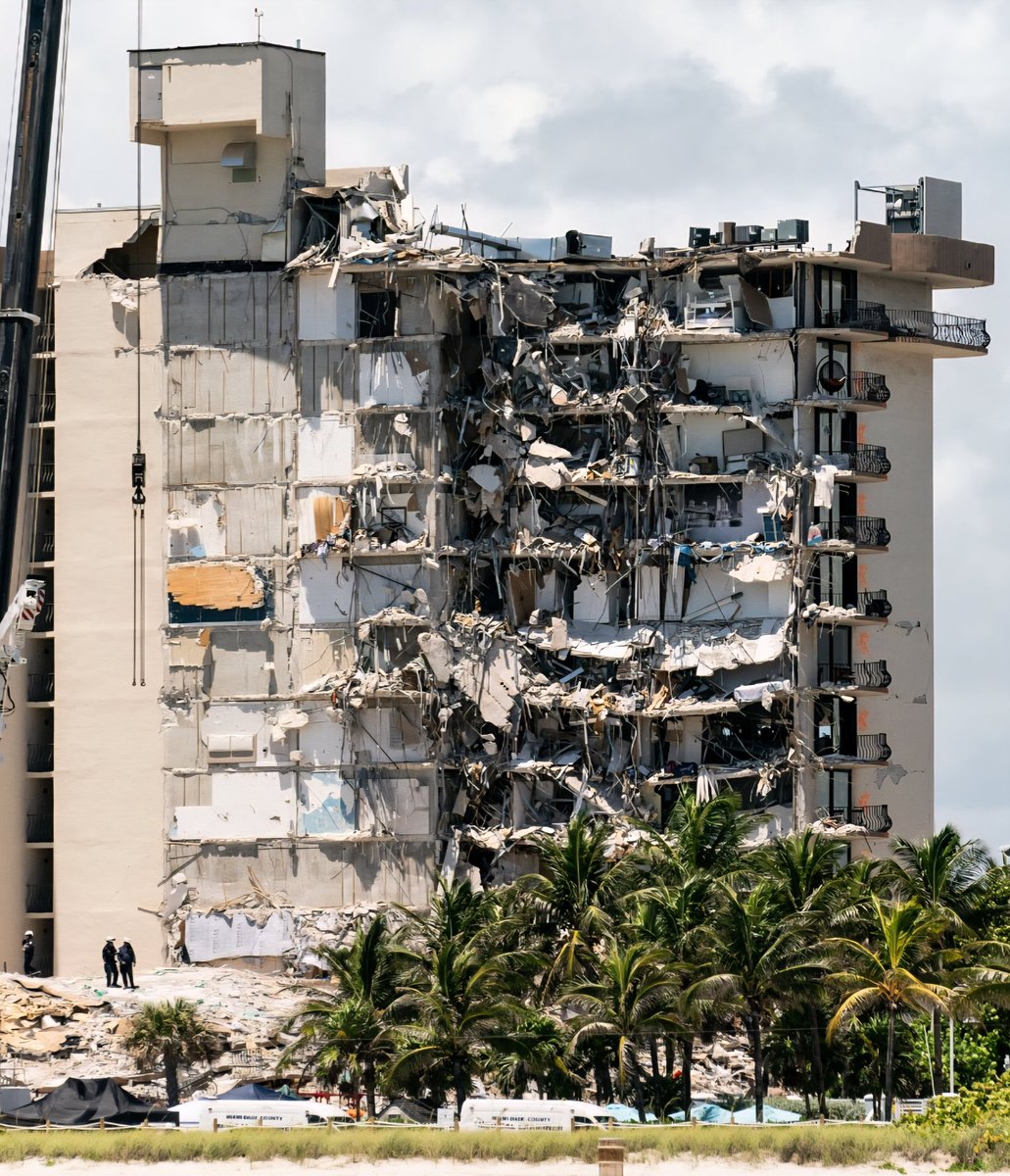 Paso a paso, metro a metro, piso a piso, tic, tac! ... aquí, asistiendo a la caída del imperio corrupto Sanchista.