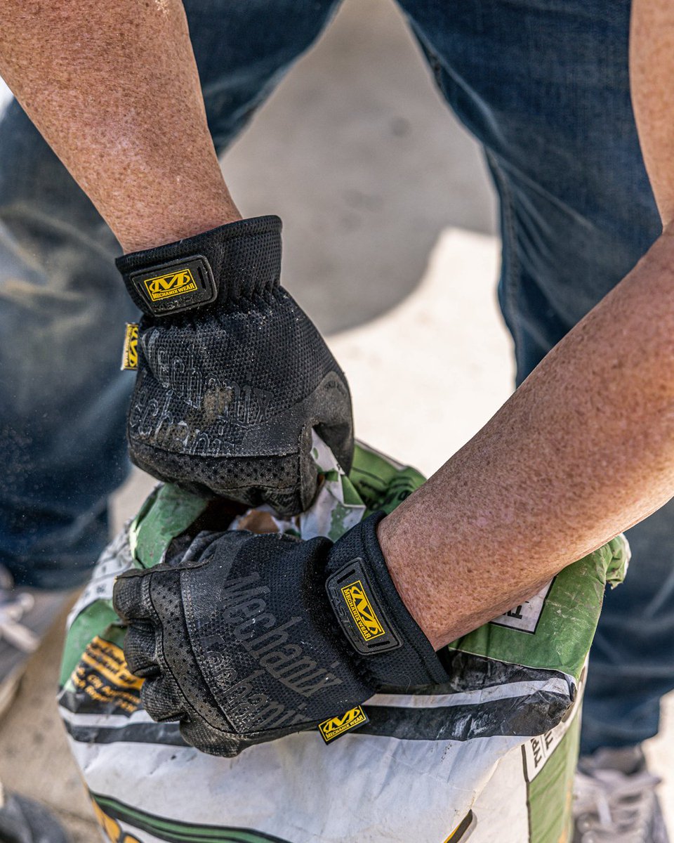 Mechanix_JP's tweet image. 新しく生まれ変わったコアリフレッシュのファストフィットは、さらに快適で高耐久なモデルへと進化しました。
注目ポイント① 『手の甲に新採用:CoolPlus®メッシュ』
長時間の作業でも熱がこもりにくく、汗ムレを抑えて快適な着用感が持続。夏場や高温下での作業に頼れる設計です。
注目ポイント②…