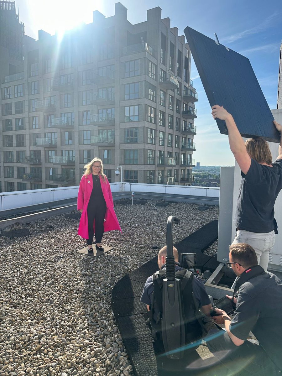 BEHIND THE SCENES  || <a href="/GemeenteDenHaag/">Gemeente Den Haag</a>

Voor opnames voor de #NAVO-top in Den Haag stonden we op het dak van het stadhuis met <a href="/LeilaPrnjavorac/">Leila Prnjavorac</a>, presentatrice en Ambassadeur van de Vrede. We delen het resultaat binnenkort.

#wetellstories #BehindTheScenes