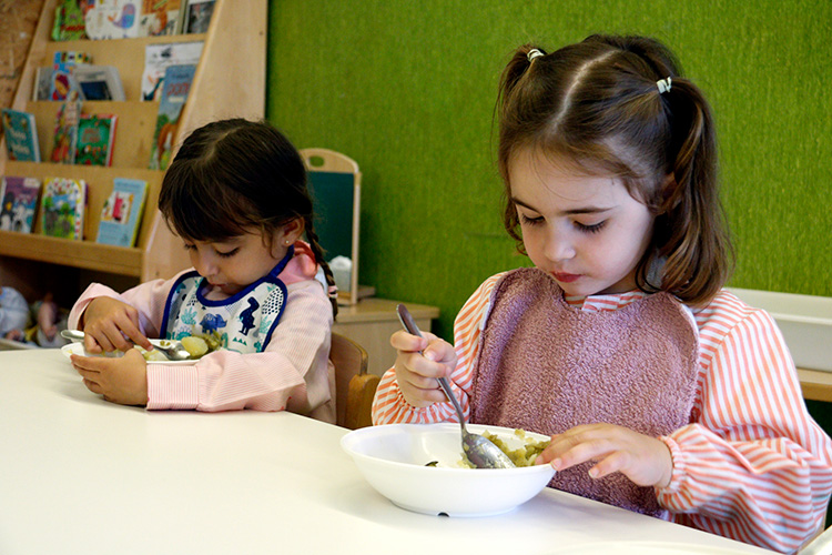 socpetit.cat/de-lhort-al-pl…
Mig centenar de menjadors escolars de Ponent aposten per productes de proximitat i ecològics, promovent una alimentació saludable i sostenible per als infants. 🥦🍎
#AlimentacióSostenible #ProductesDeProximitat #EducacióAlimentària #Ponent #Socpetit