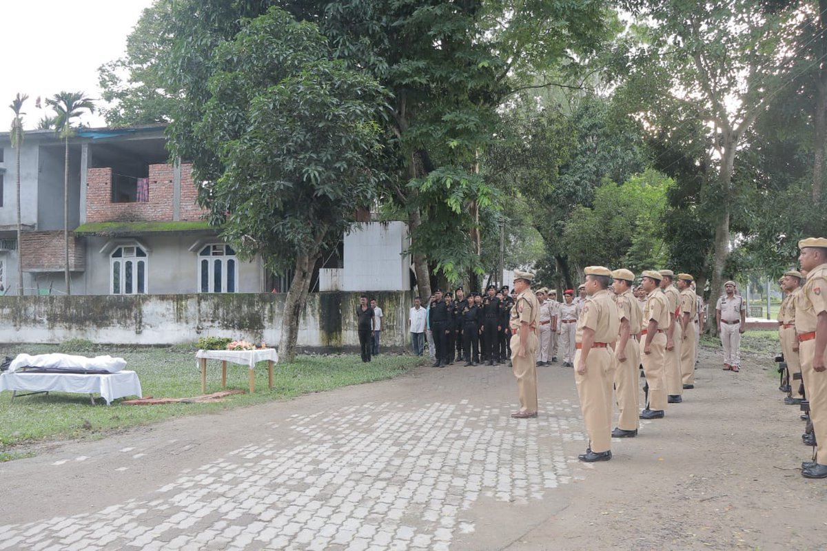 Darrang Police (@darrang_police) on Twitter photo We are deeply saddened by the untimely demise of LNK(UB) Ganesh Deka, who breathed his last on 04/06/2025 in a road accident. May his soul rest in eternal peace.
<a href="/assampolice/">Assam Police</a>
<a href="/DGPAssamPolice/">DGP Assam</a>
<a href="/HardiSpeaks/">Hardi Singh</a> We are deeply saddened by the untimely demise of LNK(UB) Ganesh Deka, who breathed his last on 04/06/2025 in a road accident. May his soul rest in eternal peace.
<a href="/assampolice/">Assam Police</a>
<a href="/DGPAssamPolice/">DGP Assam</a>
<a href="/HardiSpeaks/">Hardi Singh</a>