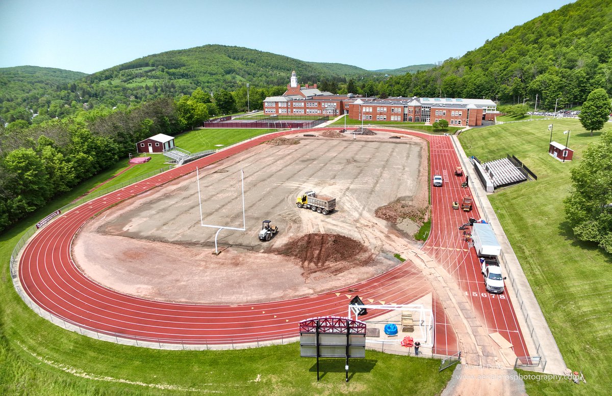 ClarkCompanies's tweet image. 📷 Proud to Give Back Where It All Began 📷
Clark Companies is honored to donate a brand-new artificial turf football field to Delaware Academy, our hometown high school.
#BuiltByClark #HometownPride #FridayNightLights #DelawareAcademy #CommunityFirst #ClarkCompanies