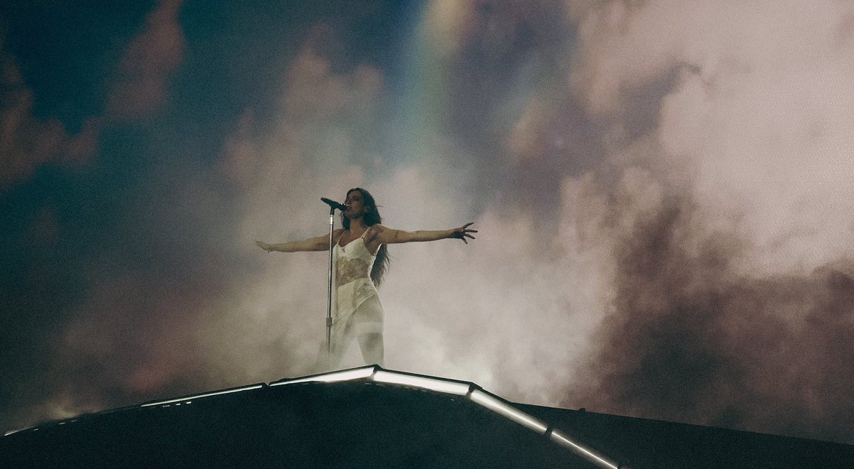 Bellaisaphrodid's tweet photo. My favourite pics I took of Dua in Paris https://t.co/qybC2xKfw1