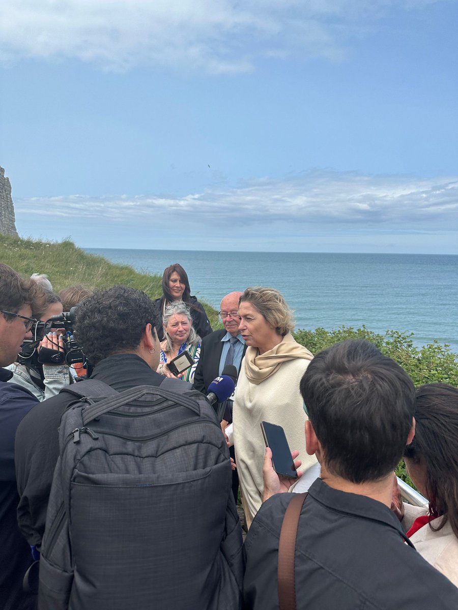 📍À Étretat, 1,5M de visiteurs/an : la gestion des flux est cruciale. 

Avec élus, SDIS et gendarmerie, mise en oeuvre d'une stratégie de #TourismeDurable pour :  

-préserver les paysages
-protéger les habitants
-assurer leur sécurité